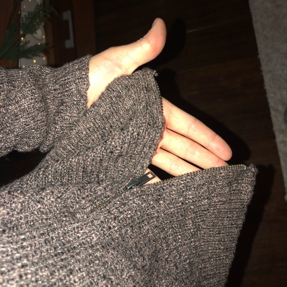 AE Sweater - Picture 4 of 4